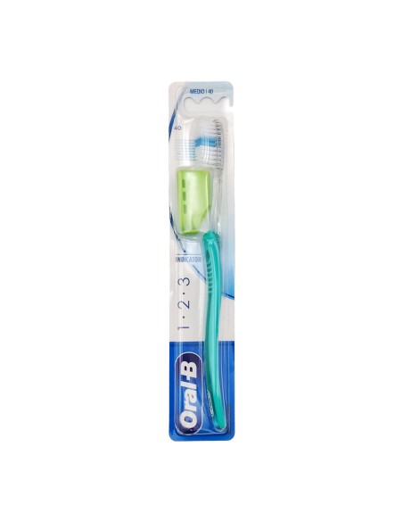 offerta Oral B Spazzolino Indicator 40 Setole Medie con Copritestina 1 Pz